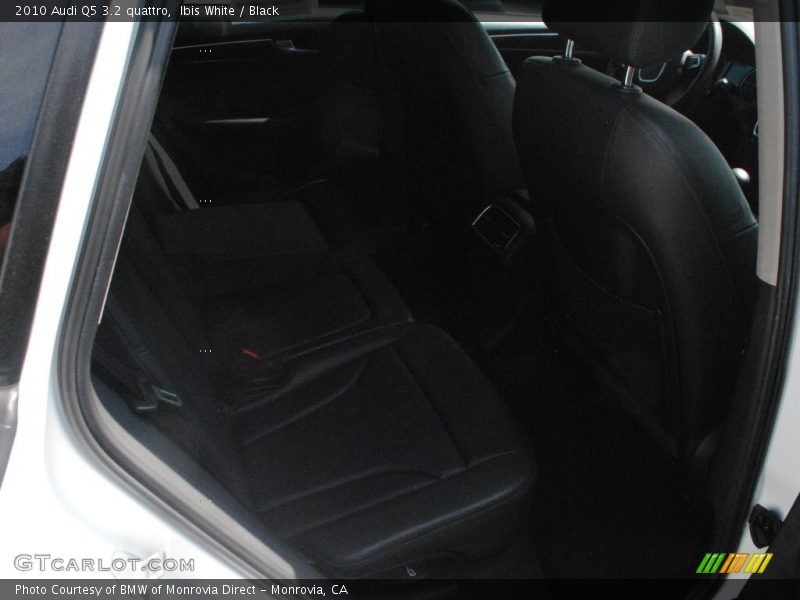 Ibis White / Black 2010 Audi Q5 3.2 quattro
