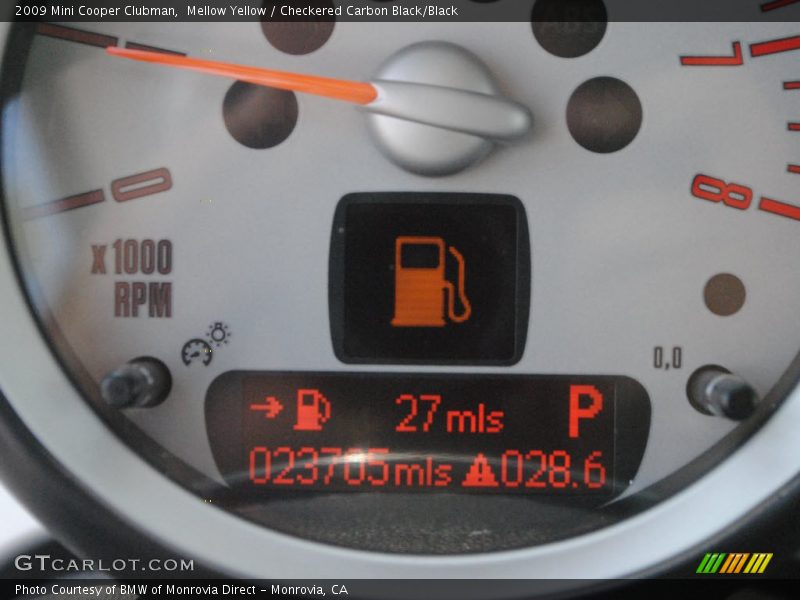Mellow Yellow / Checkered Carbon Black/Black 2009 Mini Cooper Clubman