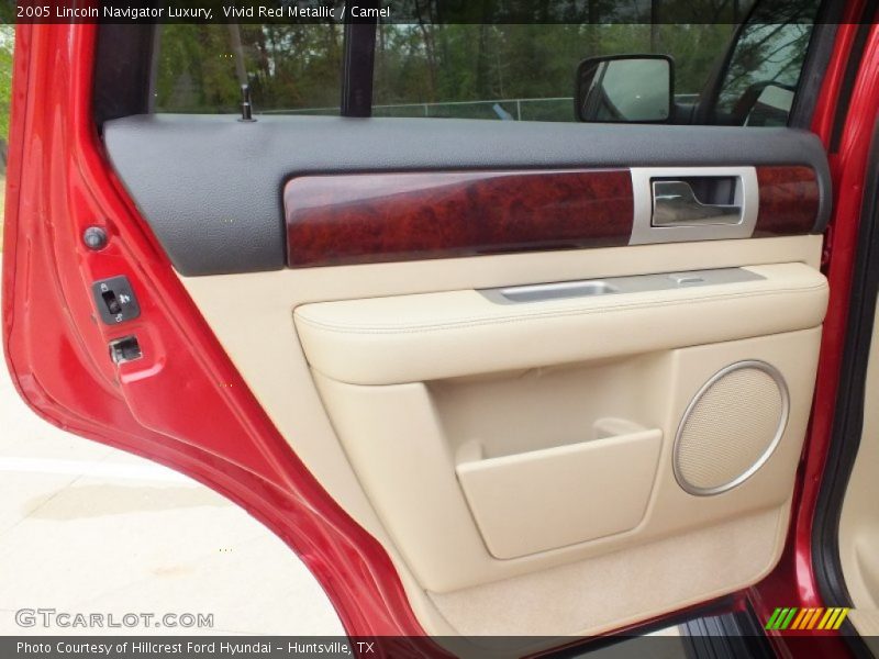 Vivid Red Metallic / Camel 2005 Lincoln Navigator Luxury