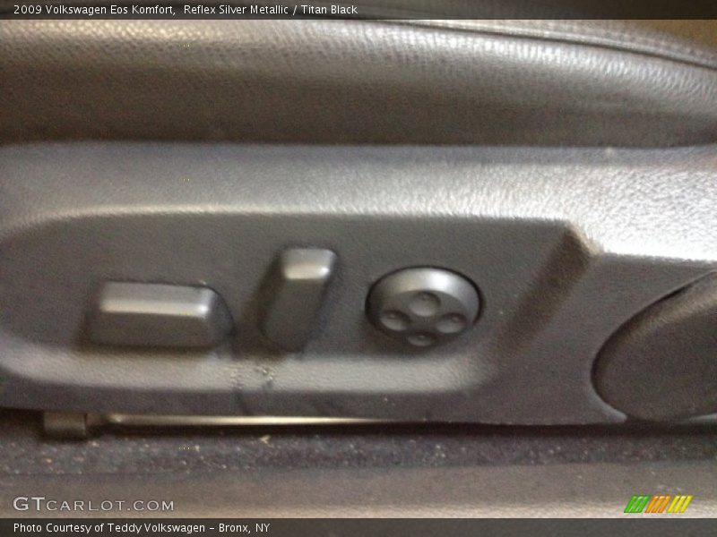 Reflex Silver Metallic / Titan Black 2009 Volkswagen Eos Komfort