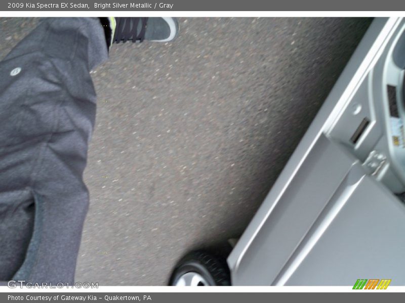 Bright Silver Metallic / Gray 2009 Kia Spectra EX Sedan