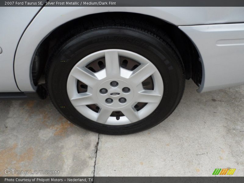 Silver Frost Metallic / Medium/Dark Flint 2007 Ford Taurus SE