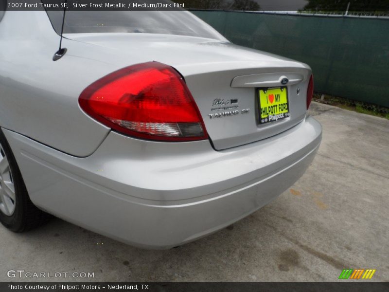 Silver Frost Metallic / Medium/Dark Flint 2007 Ford Taurus SE