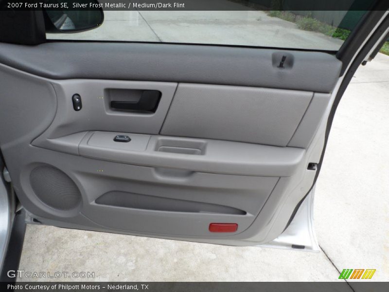 Silver Frost Metallic / Medium/Dark Flint 2007 Ford Taurus SE