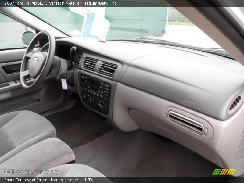 Silver Frost Metallic / Medium/Dark Flint 2007 Ford Taurus SE