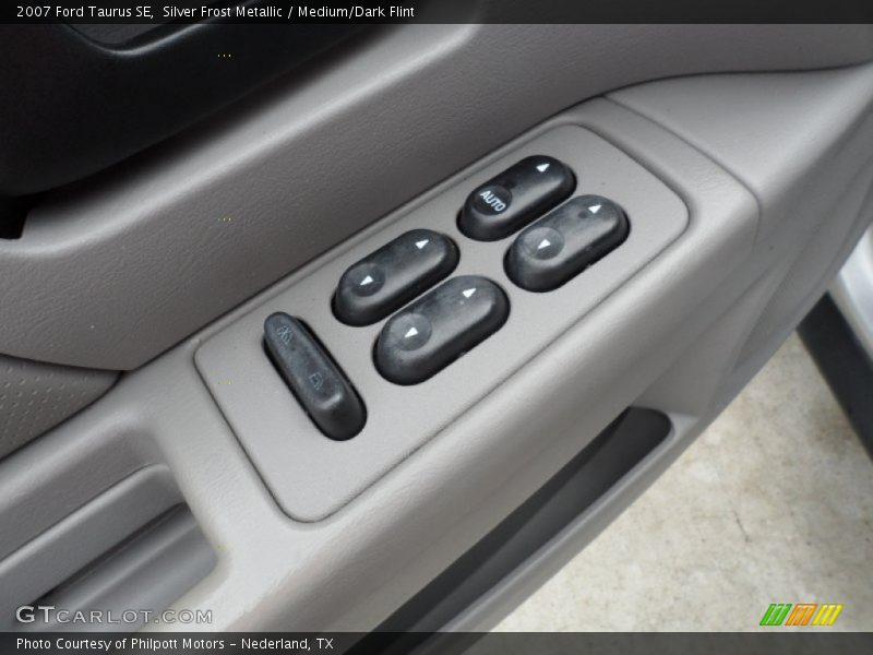 Silver Frost Metallic / Medium/Dark Flint 2007 Ford Taurus SE