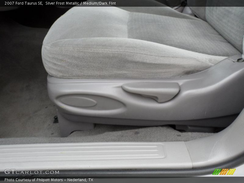 Silver Frost Metallic / Medium/Dark Flint 2007 Ford Taurus SE