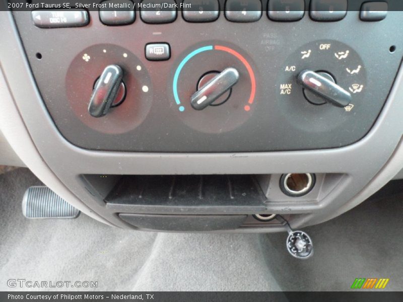Silver Frost Metallic / Medium/Dark Flint 2007 Ford Taurus SE