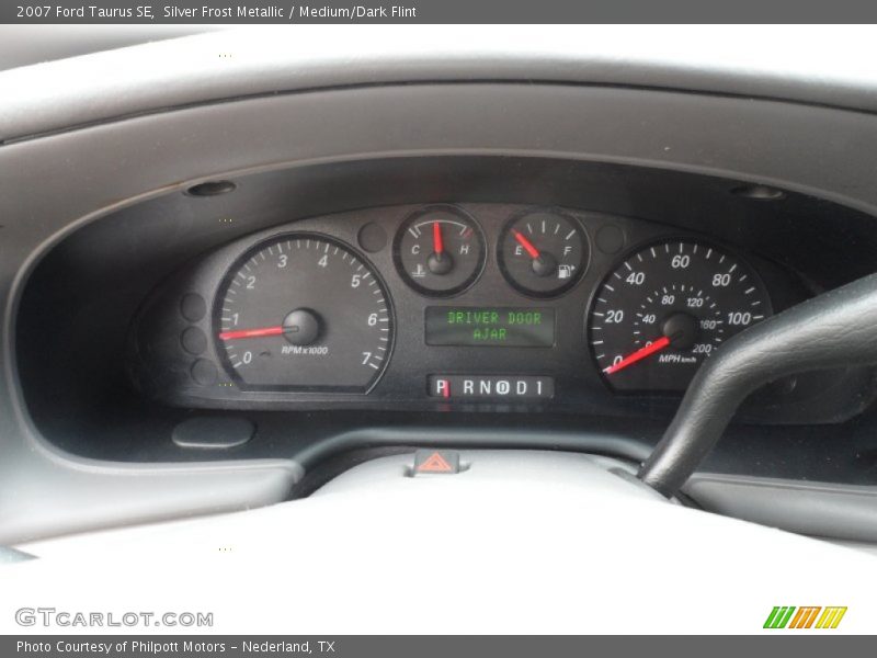 Silver Frost Metallic / Medium/Dark Flint 2007 Ford Taurus SE
