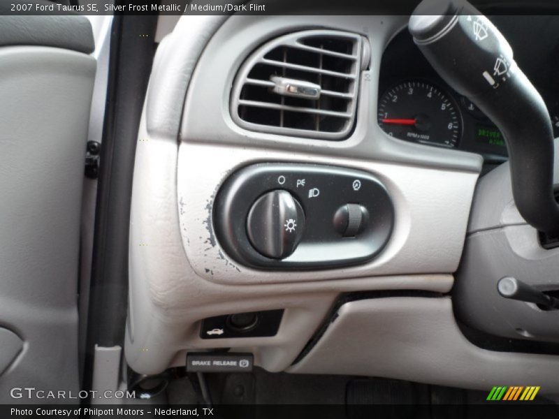 Silver Frost Metallic / Medium/Dark Flint 2007 Ford Taurus SE