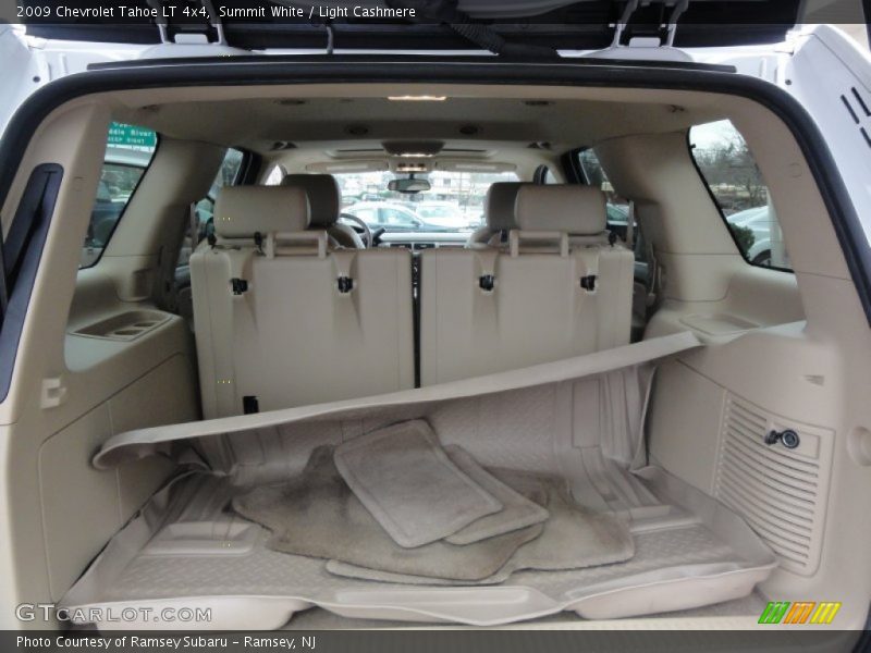 Summit White / Light Cashmere 2009 Chevrolet Tahoe LT 4x4