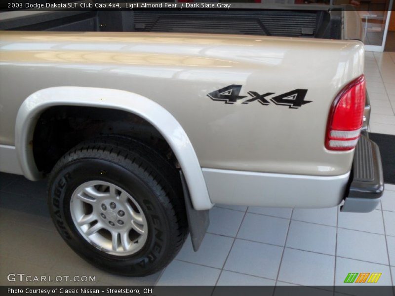 Light Almond Pearl / Dark Slate Gray 2003 Dodge Dakota SLT Club Cab 4x4