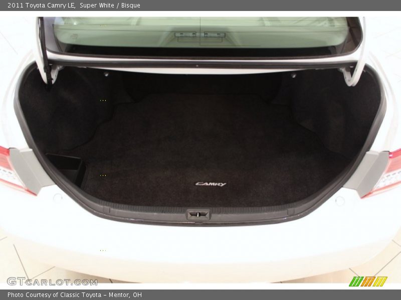 Super White / Bisque 2011 Toyota Camry LE