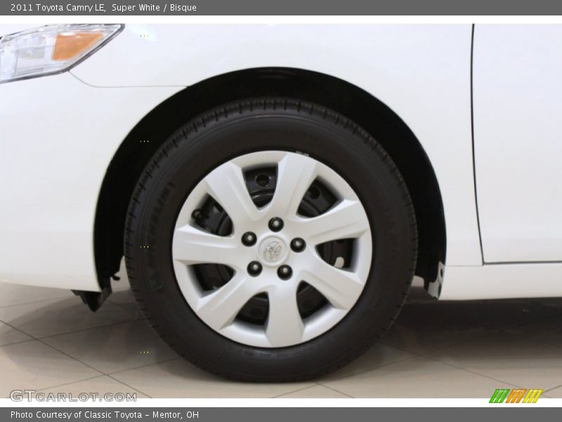 Super White / Bisque 2011 Toyota Camry LE