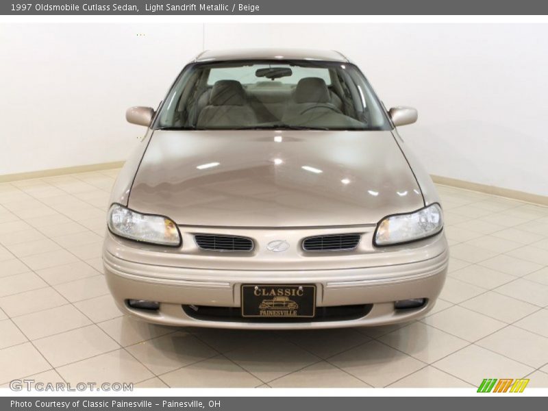 Light Sandrift Metallic / Beige 1997 Oldsmobile Cutlass Sedan