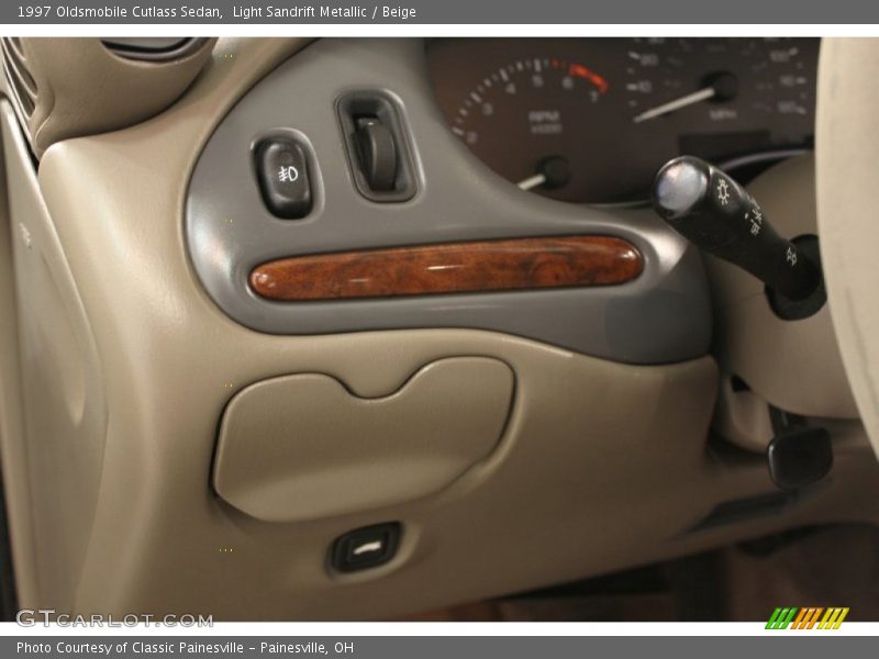 Light Sandrift Metallic / Beige 1997 Oldsmobile Cutlass Sedan