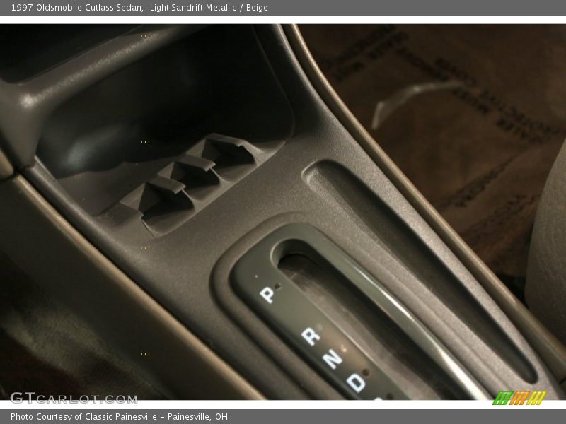 Light Sandrift Metallic / Beige 1997 Oldsmobile Cutlass Sedan