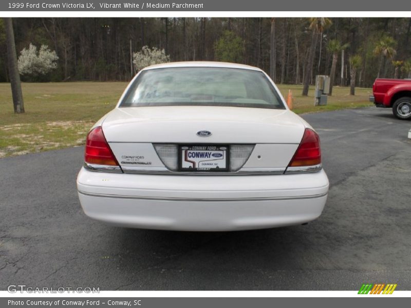 Vibrant White / Medium Parchment 1999 Ford Crown Victoria LX