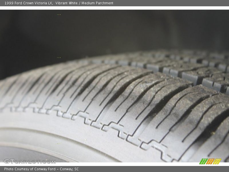 Vibrant White / Medium Parchment 1999 Ford Crown Victoria LX