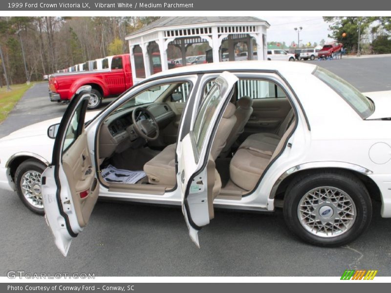 Vibrant White / Medium Parchment 1999 Ford Crown Victoria LX