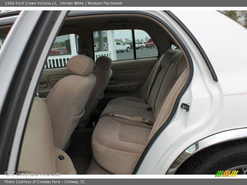 Vibrant White / Medium Parchment 1999 Ford Crown Victoria LX