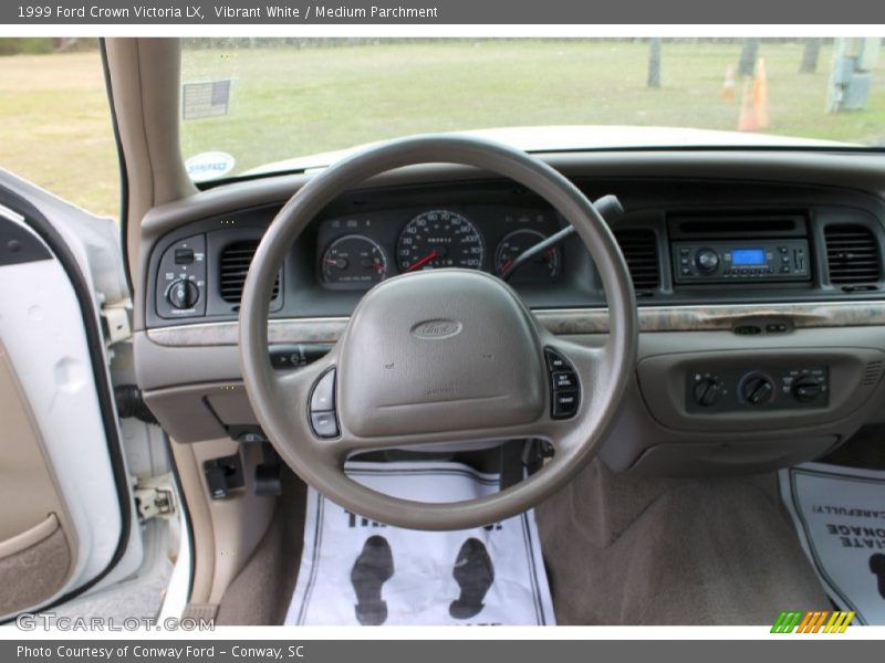 Vibrant White / Medium Parchment 1999 Ford Crown Victoria LX