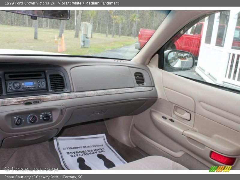 Vibrant White / Medium Parchment 1999 Ford Crown Victoria LX