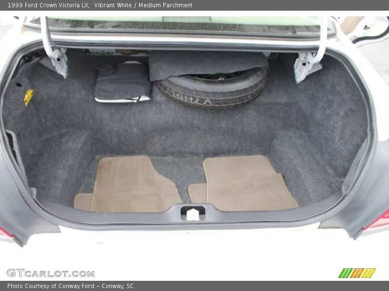 Vibrant White / Medium Parchment 1999 Ford Crown Victoria LX