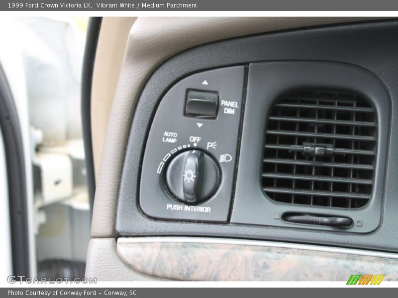 Vibrant White / Medium Parchment 1999 Ford Crown Victoria LX