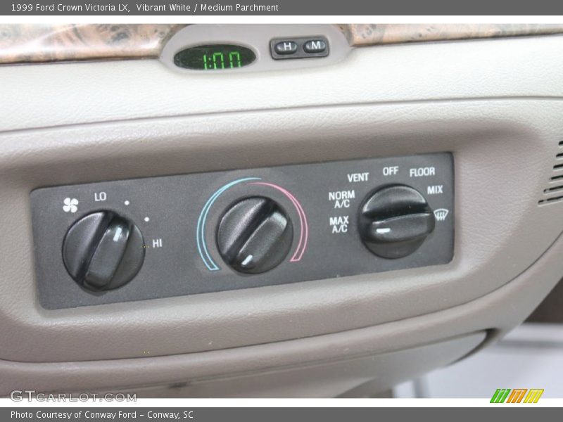 Vibrant White / Medium Parchment 1999 Ford Crown Victoria LX