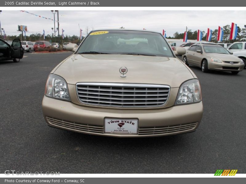 Light Cashmere / Black 2005 Cadillac DeVille Sedan