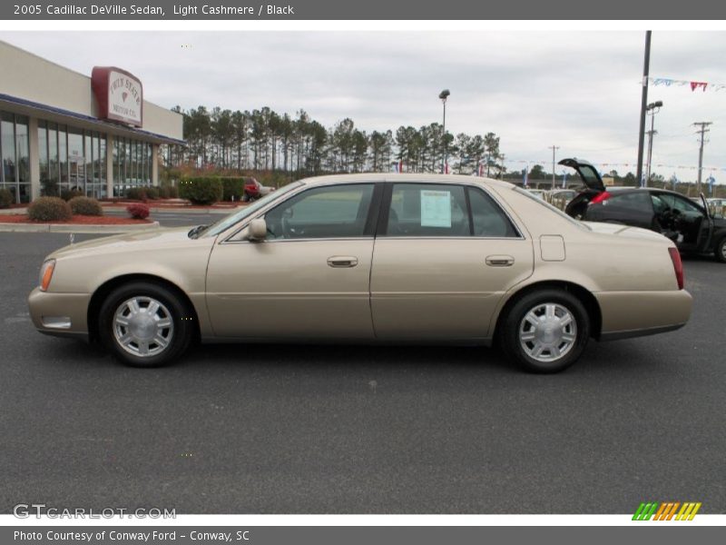 Light Cashmere / Black 2005 Cadillac DeVille Sedan