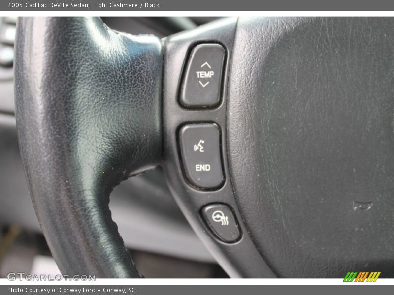 Light Cashmere / Black 2005 Cadillac DeVille Sedan