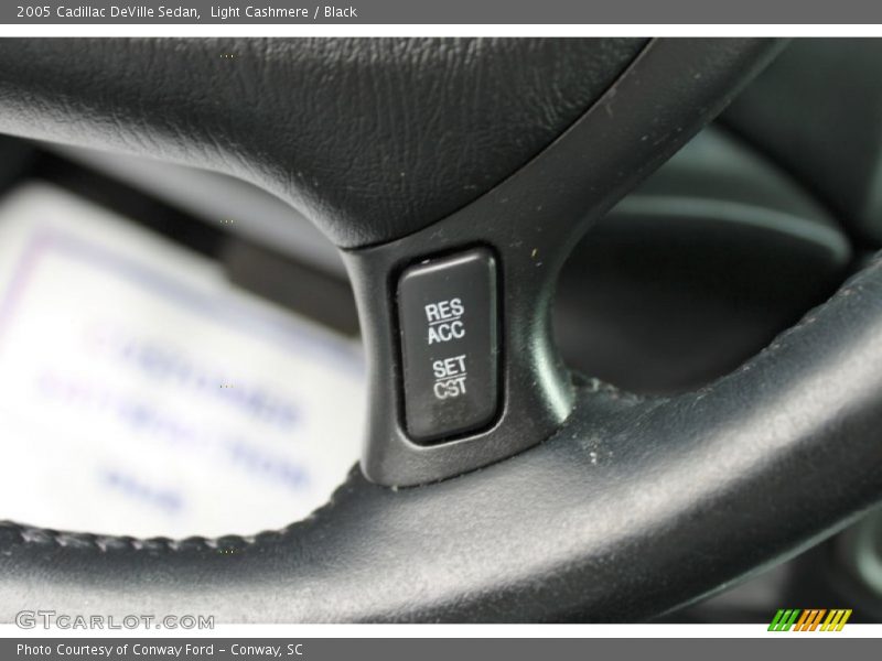 Light Cashmere / Black 2005 Cadillac DeVille Sedan