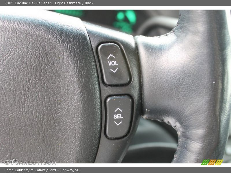 Light Cashmere / Black 2005 Cadillac DeVille Sedan