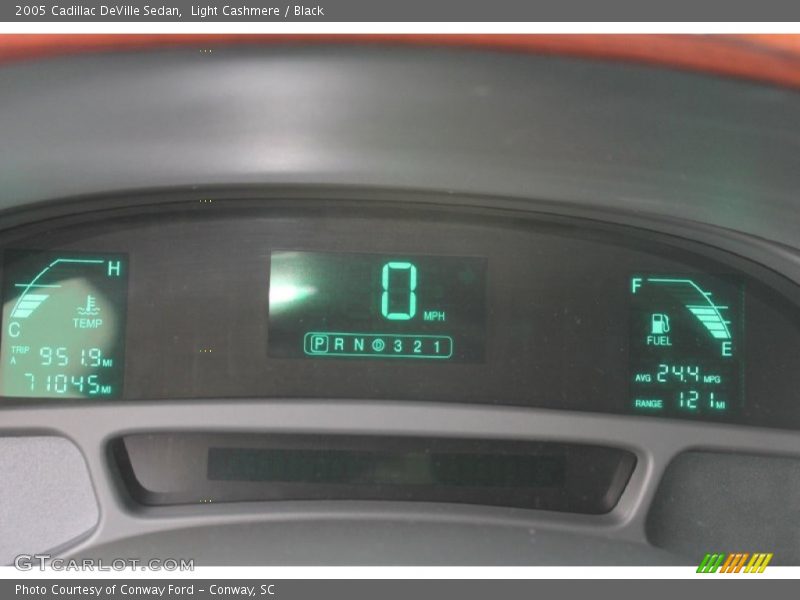 Light Cashmere / Black 2005 Cadillac DeVille Sedan