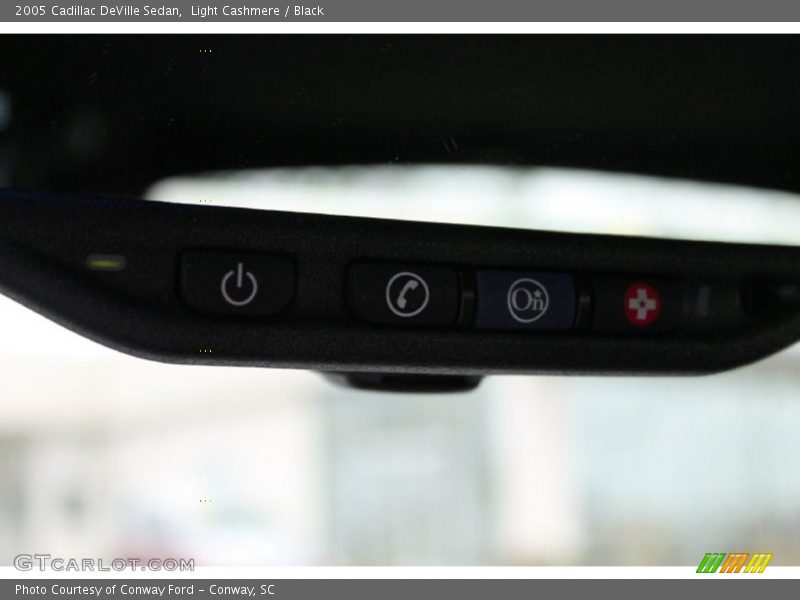 Light Cashmere / Black 2005 Cadillac DeVille Sedan