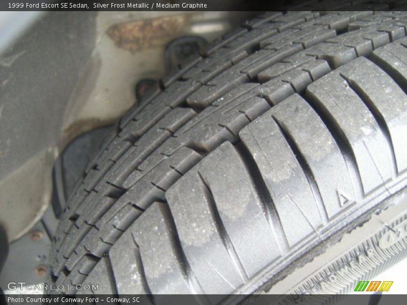 Silver Frost Metallic / Medium Graphite 1999 Ford Escort SE Sedan