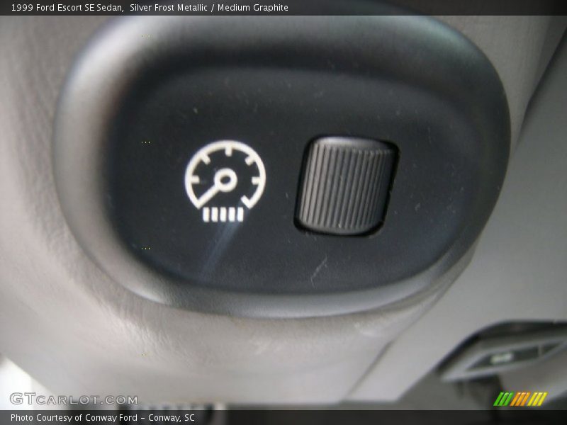 Silver Frost Metallic / Medium Graphite 1999 Ford Escort SE Sedan
