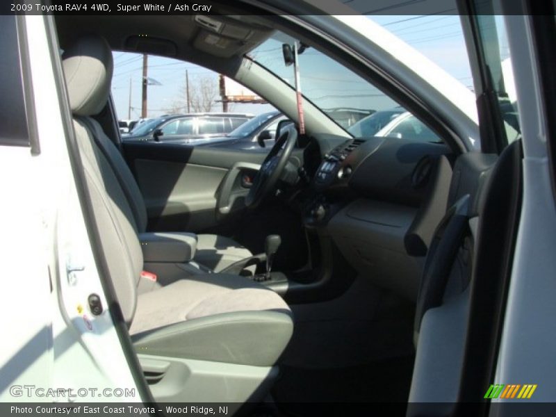 Super White / Ash Gray 2009 Toyota RAV4 4WD