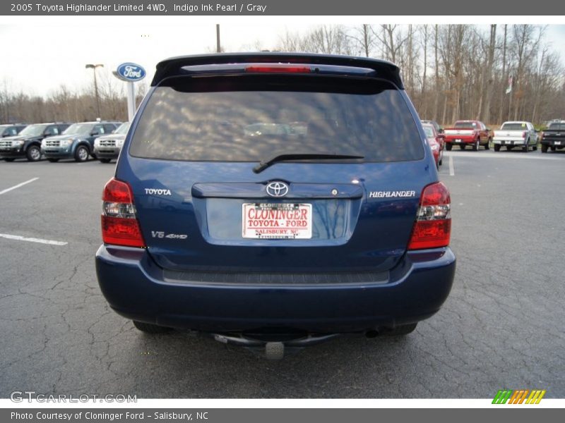 Indigo Ink Pearl / Gray 2005 Toyota Highlander Limited 4WD