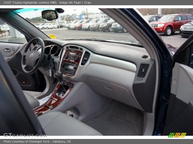 Indigo Ink Pearl / Gray 2005 Toyota Highlander Limited 4WD
