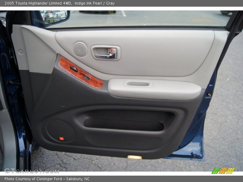 Indigo Ink Pearl / Gray 2005 Toyota Highlander Limited 4WD