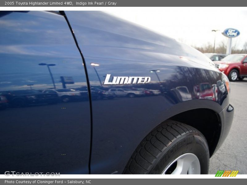 Indigo Ink Pearl / Gray 2005 Toyota Highlander Limited 4WD