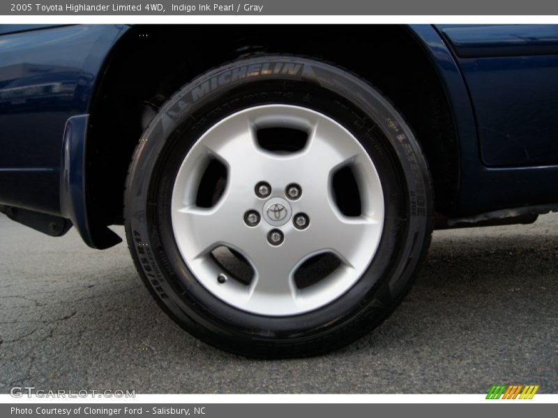 Indigo Ink Pearl / Gray 2005 Toyota Highlander Limited 4WD
