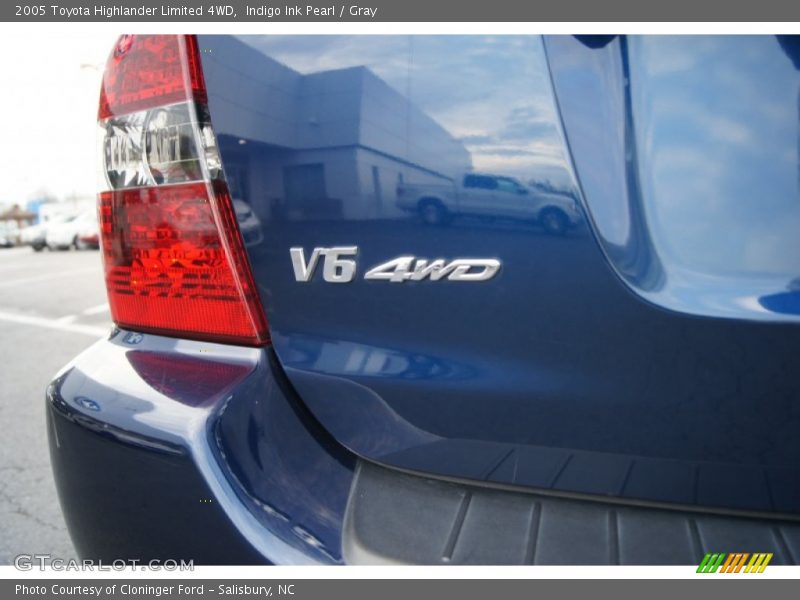 Indigo Ink Pearl / Gray 2005 Toyota Highlander Limited 4WD