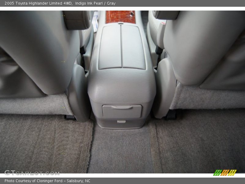 Indigo Ink Pearl / Gray 2005 Toyota Highlander Limited 4WD