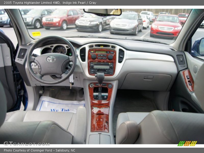Indigo Ink Pearl / Gray 2005 Toyota Highlander Limited 4WD