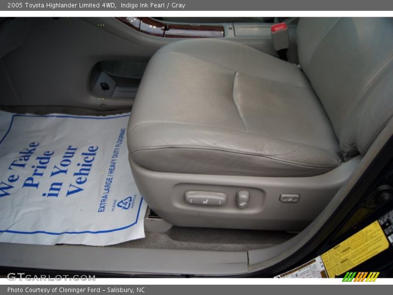 Indigo Ink Pearl / Gray 2005 Toyota Highlander Limited 4WD