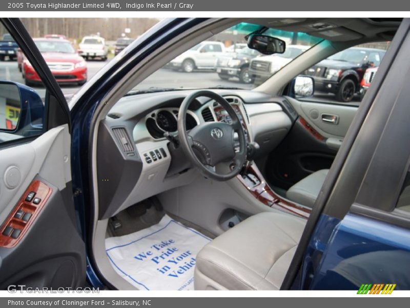 Indigo Ink Pearl / Gray 2005 Toyota Highlander Limited 4WD